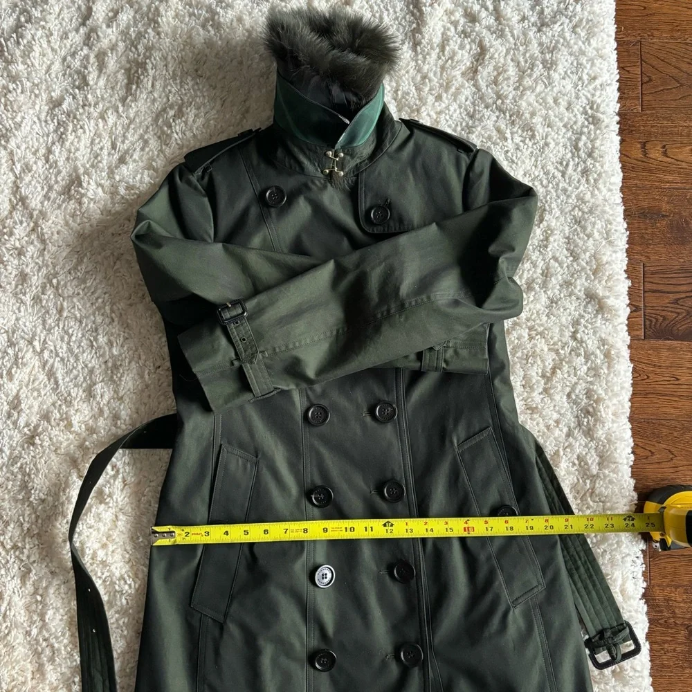 Burberry Sandringham Trench coat with removable fur collar in dark olive green - Picture 17 of 17